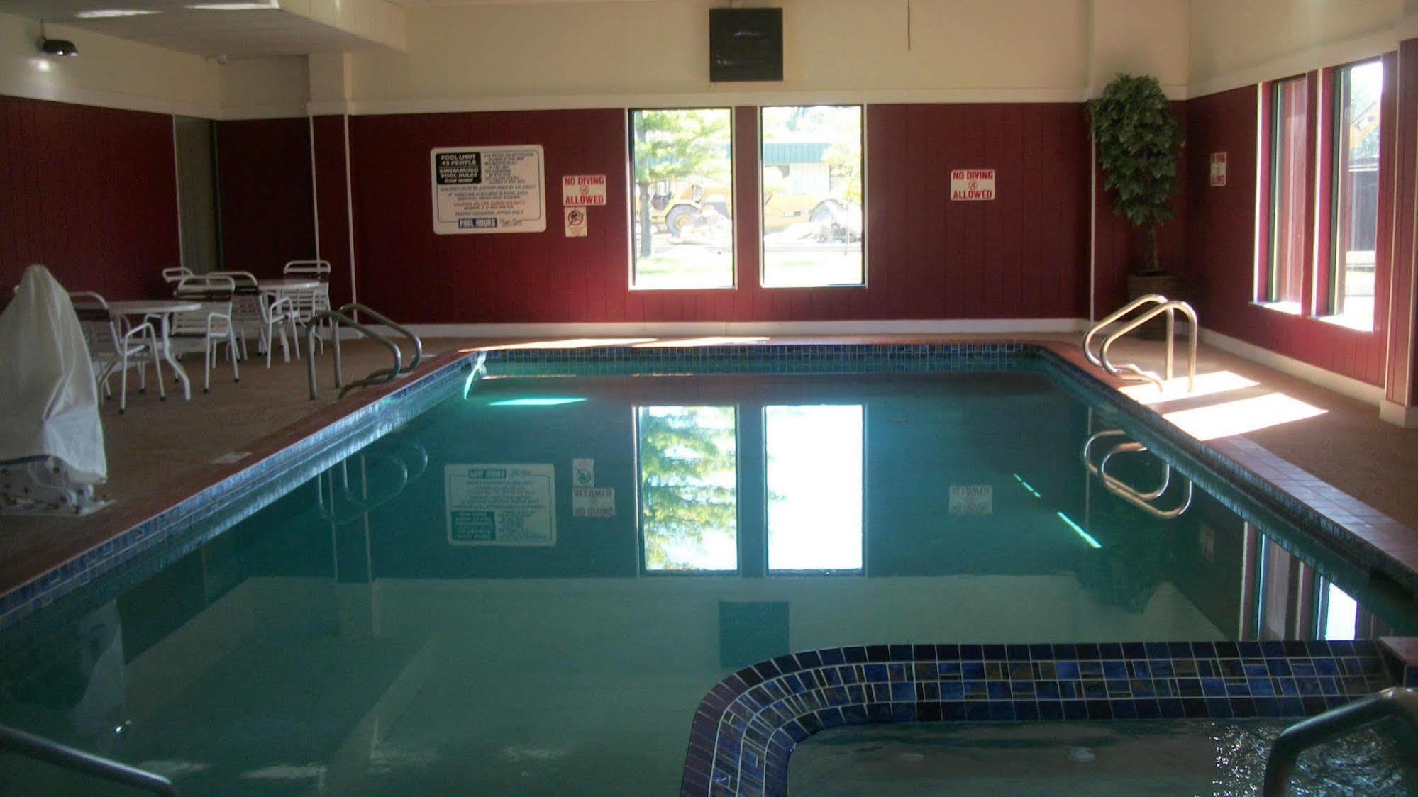 Days Inn & Suites By Wyndham Mt Pleasant Mount Pleasant Esterno foto